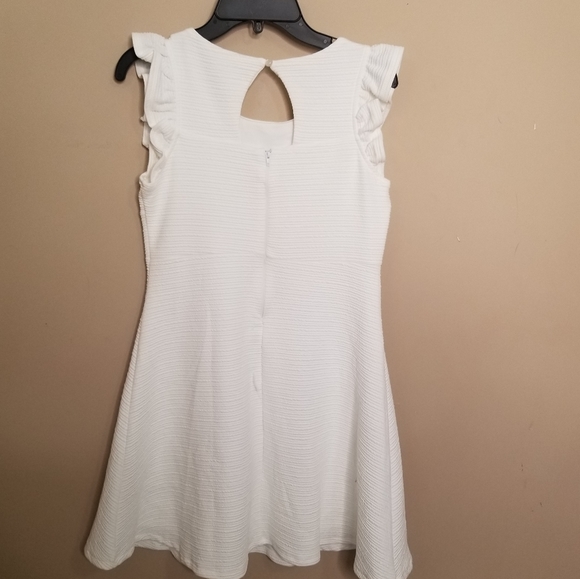 Ava & Yelly dress with ruffle sleeve - Picture 8 of 8